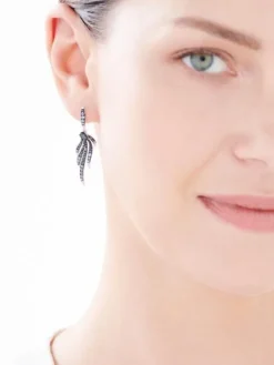 Discount Apart Kolczyki z białego złota z diamentami i szafirami - próba 585