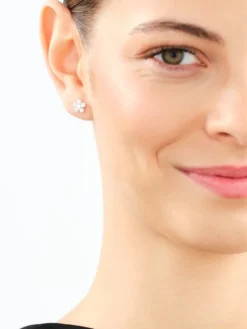 Apart Kolczyki z białego złota z brylantami laboratoryjnymi - kwiaty - 0,96 ct - próba 585< Wszystkie