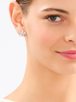 Clearance Artelioni Kolczyki z mosiądzu rodowane z cyrkoniami - kwiaty
