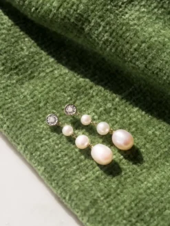 Apart Kolczyki z żółtego i białego złota z brylantami i perłami - próba 375< Kolczyki Z Diamentami