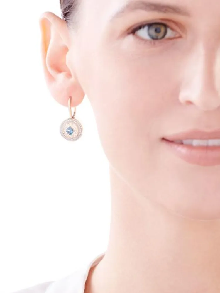 Apart Kolczyki z żółtego złota z diamentami i topazami London Blue - rozeta - próba 585< Kolczyki Z Diamentami