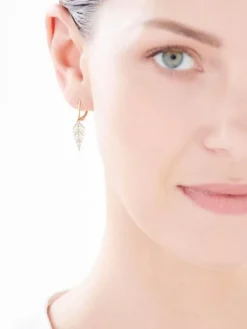 Apart Kolczyki z żółtego złota z diamentami - 0,03 ct - próba 375< Wszystkie
