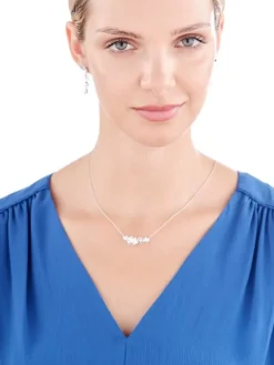 Sale Apart Naszyjnik srebrny z cyrkoniami - kwiaty