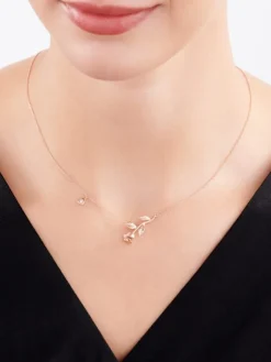 Apart Naszyjnik z różowego złota z diamentem - kwiat, róża, serce - 0,005 ct - próba 375< Naszyjniki