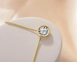 Apart Naszyjnik z żółtego i białego złota z brylantem - 0,03 ct - próba 375< Naszyjniki