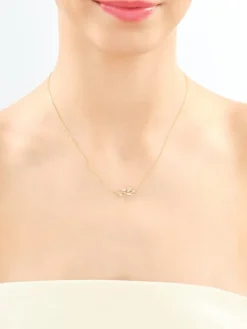 Apart Naszyjnik z żółtego złota z diamentami - róża - 0,02 ct - próba 375< Wszystkie
