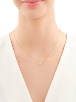 Outlet Apart Naszyjnik z żółtego złota z diamentami - kwiaty - 0,02 ct - próba 375
