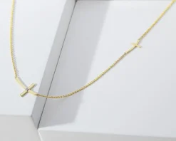 Apart Naszyjnik z żółtego złota z diamentem - krzyże - 0,004 ct - próba 375< Naszyjniki