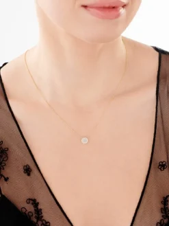 Apart Naszyjnik z żółtego złota z diamentami - koło - 0,06 ct - próba 585< Naszyjniki