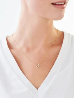 Sale Apart Naszyjnik z żółtego złota z diamentem - skrzydła, serce - 0,005 ct - próba 375