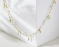 Outlet Apart Naszyjnik z żółtego złota z diamentami i perłami - próba 375