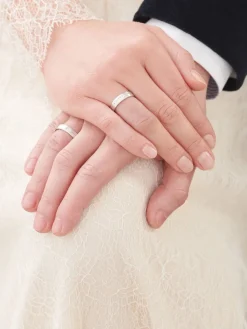 Online Apart Obrączki Ślubne .  Białe złoto rodowane. Wzór 4/151