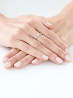 Apart Pierścionek z białego złota z diamentami - 0,07 ct - próba 750< Pierścionki