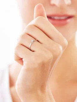 Best Apart Pierścionek z białego złota z brylantem - serce - 0,02 ct - próba 585