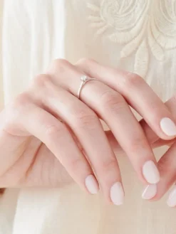 Apart Pierścionek z białego złota z brylantem - 0,14 ct - próba 585< Pierścionki