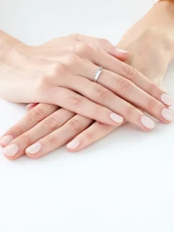 Apart Pierścionek z białego złota z brylantami - 0,03 ct - próba 585< Pierścionki