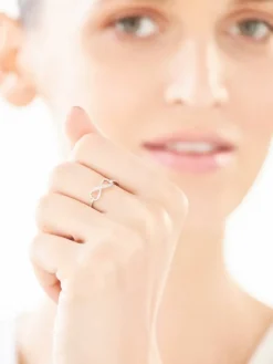 Apart Pierścionek z białego złota z diamentami - serce, nieskończoność - 0,02 ct - próba 375< Pierścionki