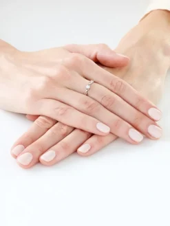 Apart Pierścionek z białego złota z brylantem - 0,06 ct - próba 585< Pierścionki
