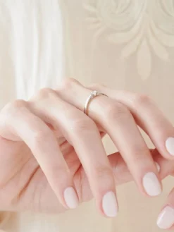 Discount Apart Pierścionek z białego złota z brylantem - 0,12 ct - próba 585