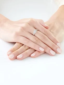 Sale Apart Pierścionek z białego złota z diamentami - 0,15 ct - próba 375