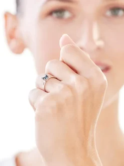 New Apart Pierścionek z białego złota z diamentami i topazem London Blue - próba 375