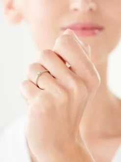 Apart Pierścionek z białego złota z brylantami - 0,12 ct - próba 585< Pierścionki