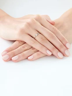 Apart Pierścionek z białego złota z brylantem - 0,09 ct - próba 585< Pierścionki