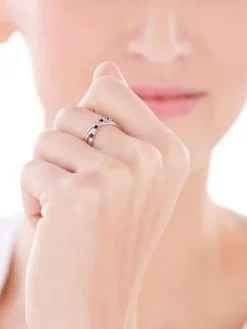Apart Pierścionek z białego złota z diamentami i szafirami - próba 375< Pierścionki