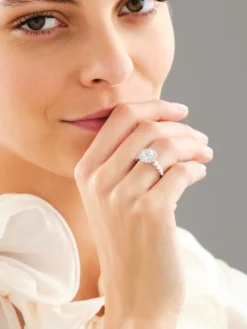 Apart Pierścionek z białego złota z brylantami laboratoryjnymi - 2,50 ct - próba 750< Pierścionki