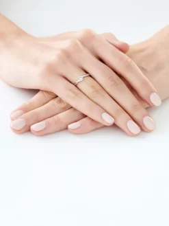 Apart Pierścionek z białego złota z brylantem - 0,02 ct - próba 750< Pierścionki