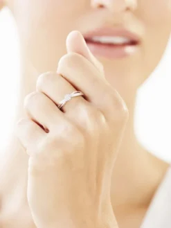 Apart Pierścionek z białego złota z diamentami - 0,04 ct - próba 375< Pierścionki