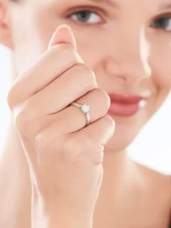 Apart Pierścionek z białego złota z brylantami - 0,15 ct - próba 585< Pierścionki