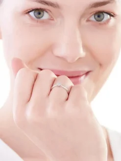 Sale Apart Pierścionek z białego złota z diamentami - 0,05 ct - próba 375