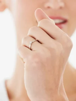 Apart Pierścionek z białego złota z brylantem - 0,08 ct - próba 585< Pierścionki