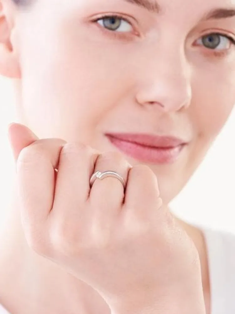 Online Apart Pierścionek z białego złota z brylantem - 0,18 ct - próba 750