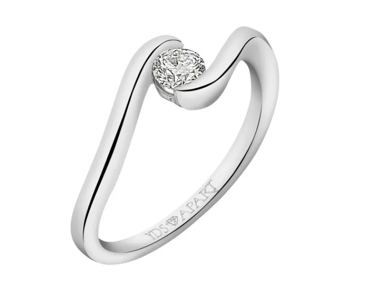 Outlet Apart Pierścionek z białego złota z brylantem - 0,23 ct - próba 750