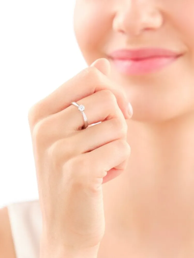 Discount Apart Pierścionek z białego złota z brylantami - 0,25 ct - próba 750