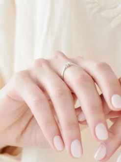 Apart Pierścionek z białego złota z brylantem - 0,11 ct - próba 375< Pierścionki