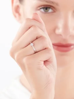 Discount Apart Pierścionek z białego złota z diamentami - 0,09 ct - próba 585