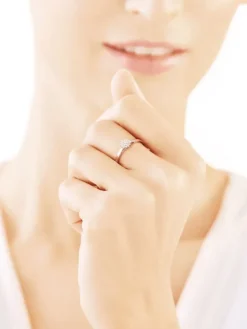 Discount Apart Pierścionek z białego złota z brylantami - 0,10 ct - próba 585
