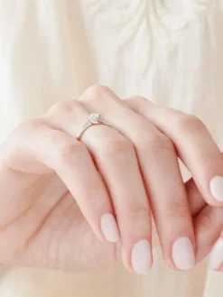 Clearance Apart Pierścionek z białego złota z brylantem - 0,24 ct - próba 585