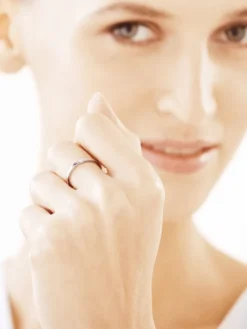 Apart Pierścionek z białego złota brylantem - 0,05 ct - próba 375< Pierścionki