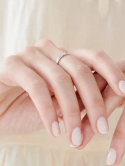 Apart Pierścionek z białego złota brylantem - 0,05 ct - próba 375< Pierścionki