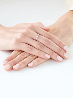 Apart Pierścionek z białego złota  z brylantem - 0,05 ct - próba 375< Pierścionki