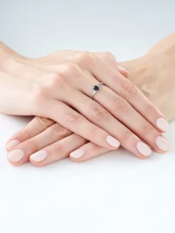 New Apart Pierścionek z białego złota z diamentami i szafirem - próba 585