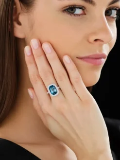 Apart Pierścionek z białego złota z brylantami i topazem London Blue - próba 585< Wszystkie