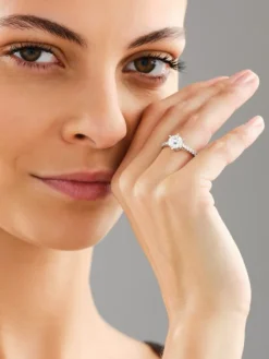 Apart Pierścionek z białego złota z brylantami laboratoryjnymi - 1,75 ct - próba 750< Pierścionki
