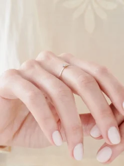 Apart Pierścionek z białego złota z brylantem - 0,01 ct - próba 585< Pierścionki