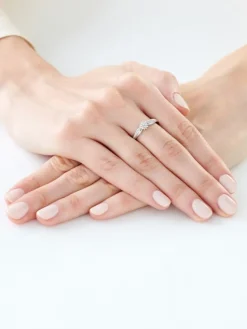 Apart Pierścionek z białego złota z diamentami - 0,15 ct - próba 375< Pierścionki