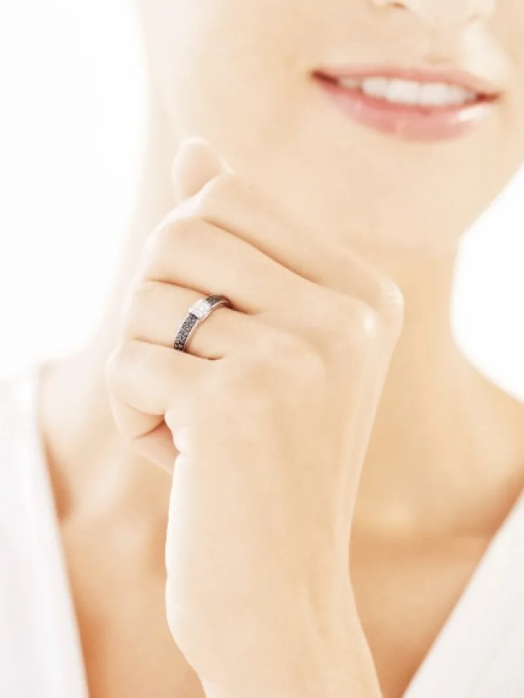 Discount Apart Pierścionek z białego złota z brylantami - 0,27 ct - próba 585